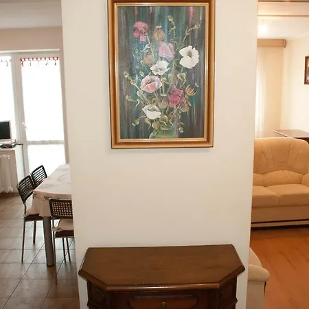 Apartment On Akademika Lazarenka 48a