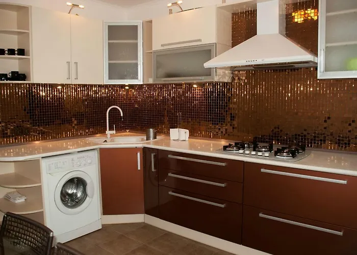 On Akademika Lazarenka 48a